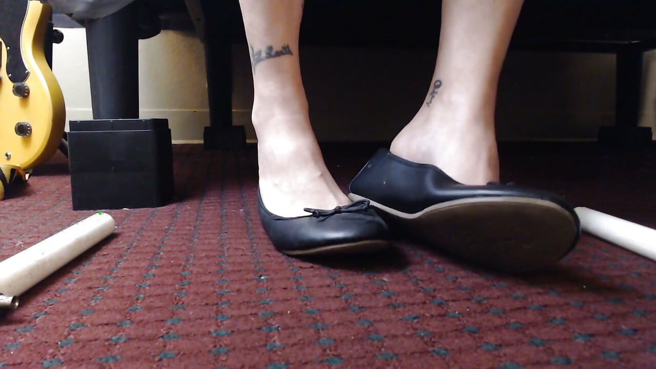Super cute black ballet flats and toe wiggling