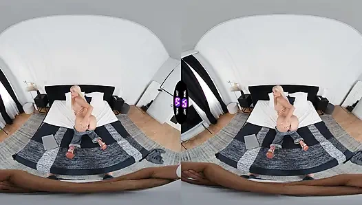 Cewek sange rambut pirang lagi asik ngentot kontol setelah memperbaiki laptopnya - tmwvrnet