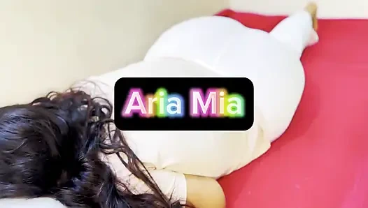 Stiefsohn gefesselt, heiße stiefmutter hand und fickt sie hinter sich - nach dem sex lutscht sie meinen schwanz, dann komme ich zweimal