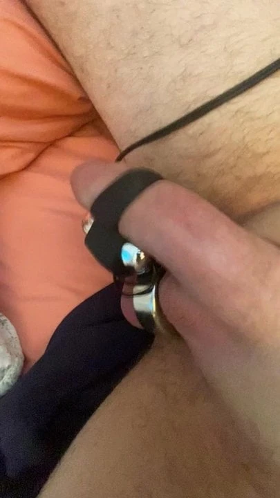 Vibrating cock ring