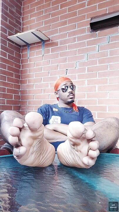 क्रॉस और अनक्रॉस तलवे (2025)