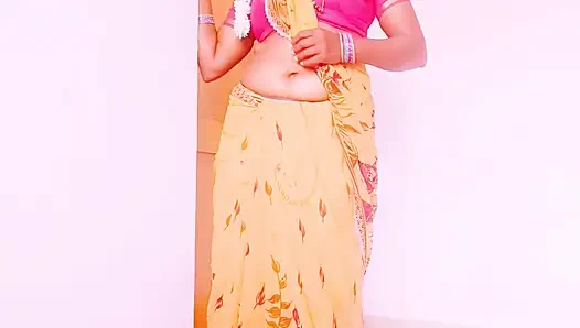 Aldatan seks. Güzel köylü sari ev hanımı kocasını kocasının babasını sikiyor. Telugu edepsizce konuşuyor.