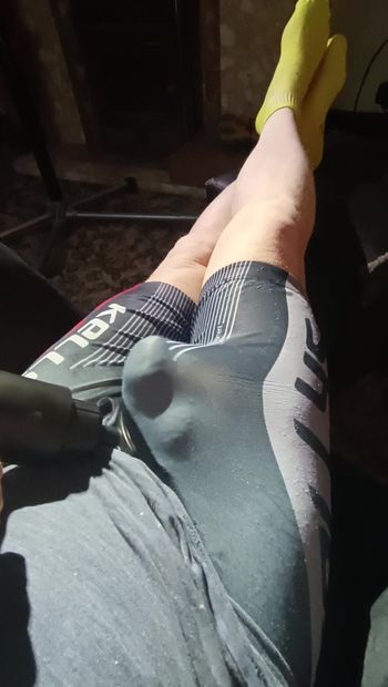 Massagem com shorts de ciclismo