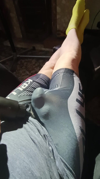 Massagem com shorts de ciclismo