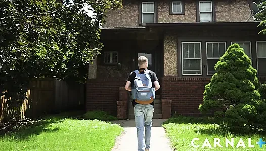 Nooh prophesar edam sno ke sath apne ne ghar ko dekhne aati hai