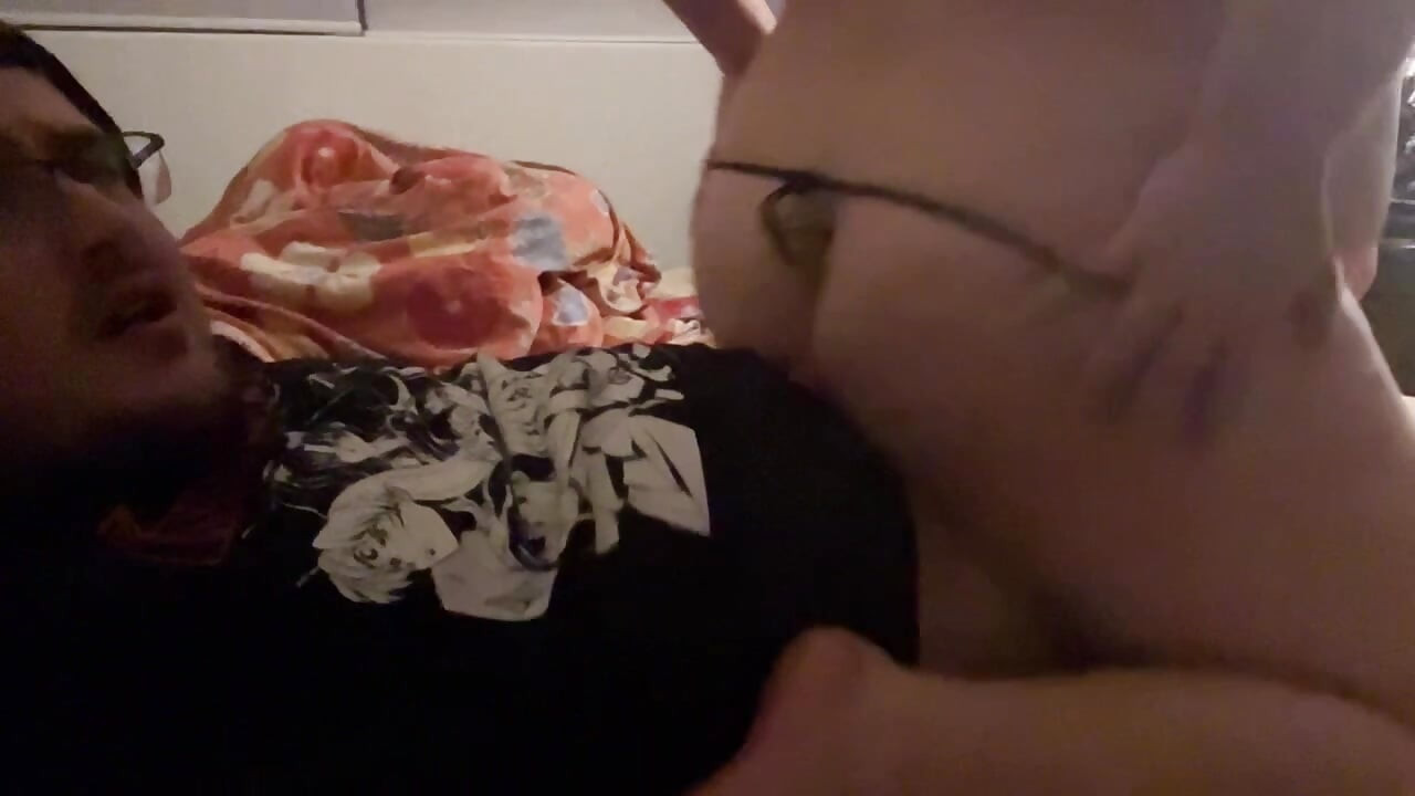 Homemade assjob makes him cum