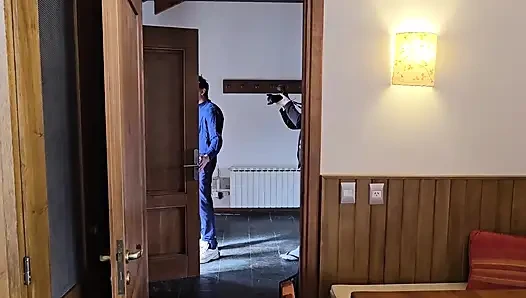 Два друга делят большой член, тройничок на юге! Поток стука стука