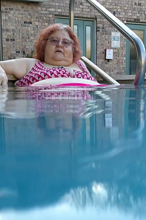 Big Beauty Nurse Vicki Shows off Her Water Shoes and