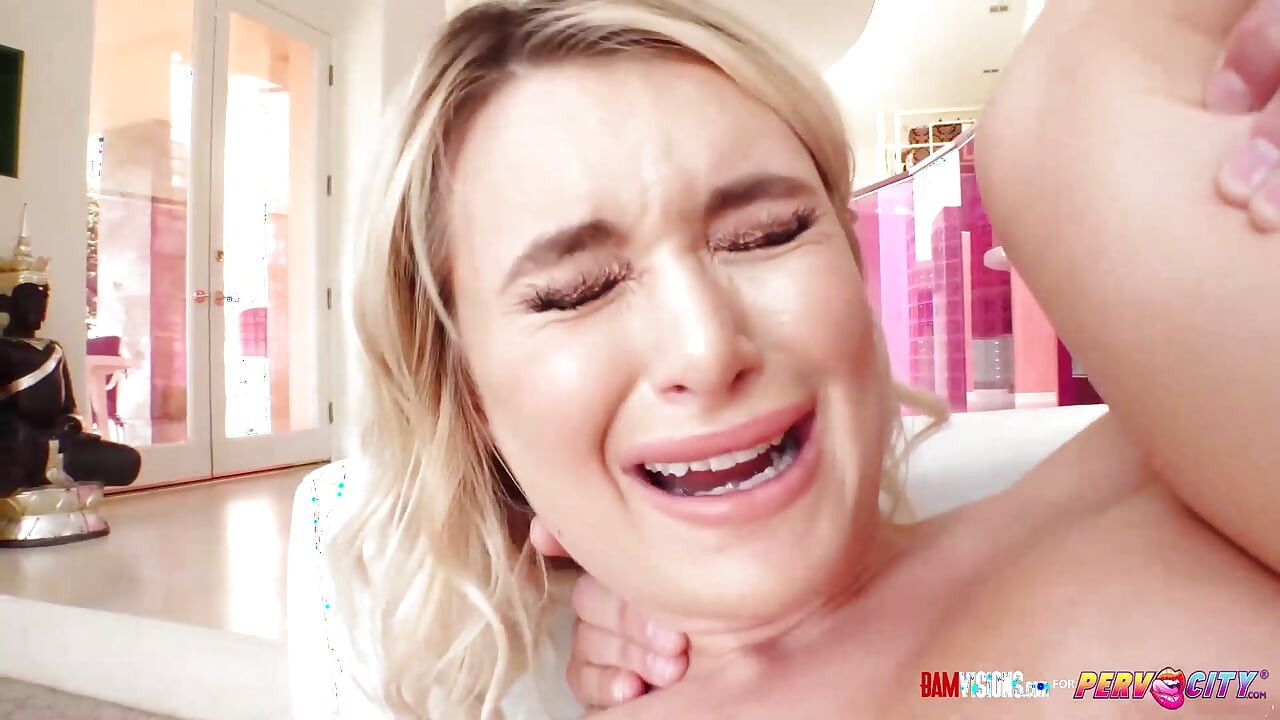 Хардкорный анальный трах с милфой Abi James и крошкой Natalia Starr