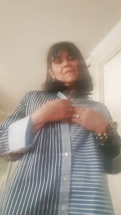 mature mom's tits are for you