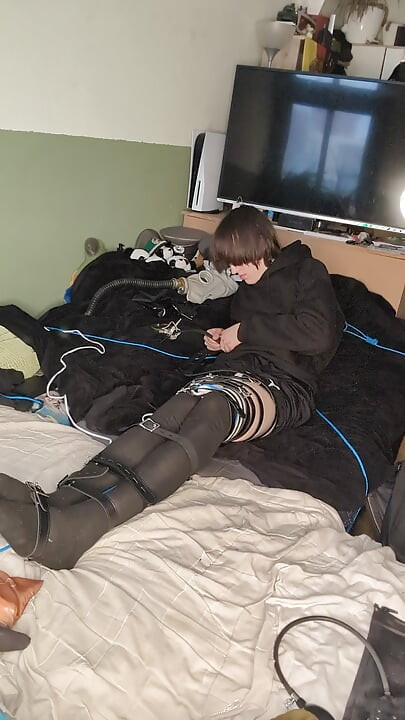 enyoing min vibrator og puste op, men stik