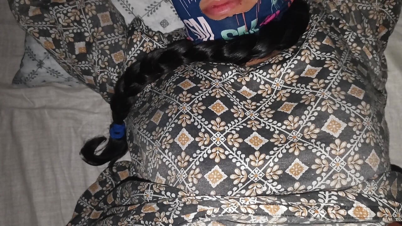 Bengali 18 jahre alt, schönes geiles mädchen, enge jungfräuliche muschi fickt von frischem freund.
