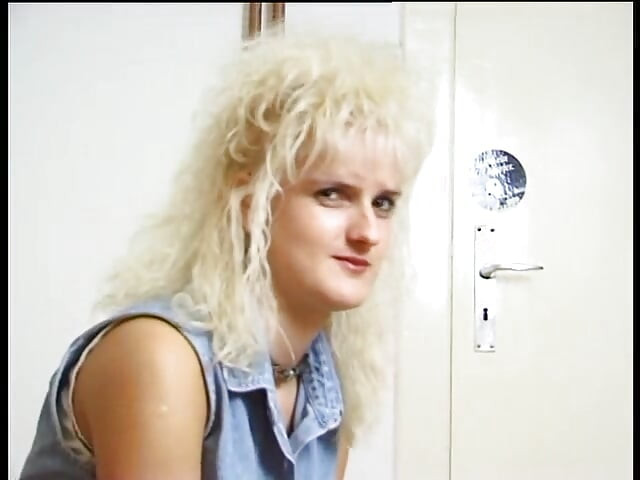 Blond niemiecka milf w akcie solo