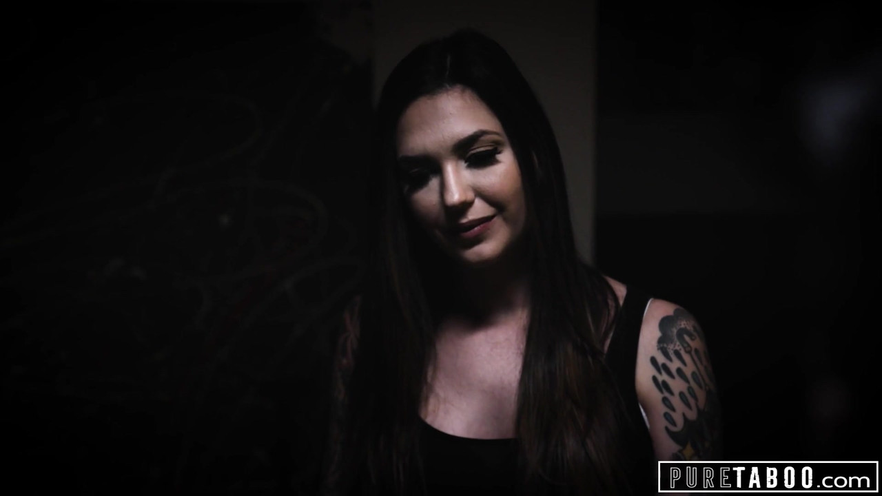 純粋なタブー、セクシートランスガールが悲しみの男をやる