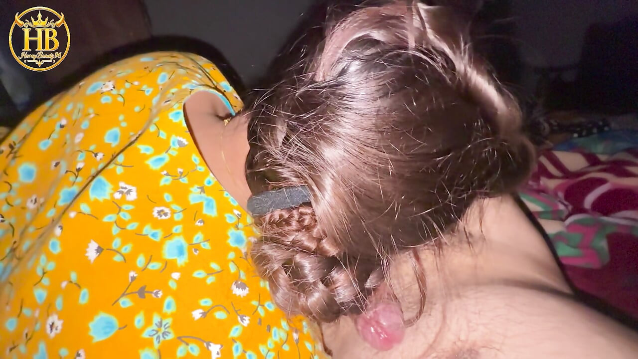Minha esposa indiana fodendo duro de quatro durante a noite