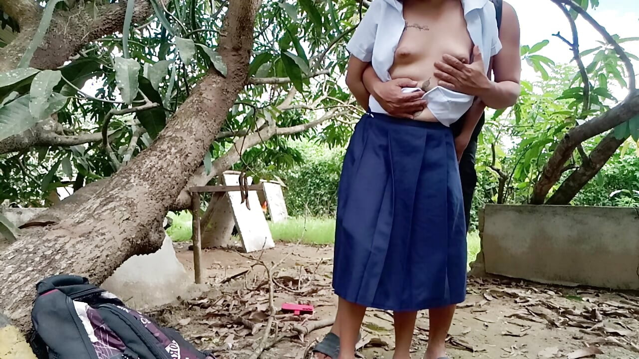 SEXO VIRAL EN PÚBLICO DE UNA ESTUDIANTE DE 18 AÑOS CON UN EXTRAÑO