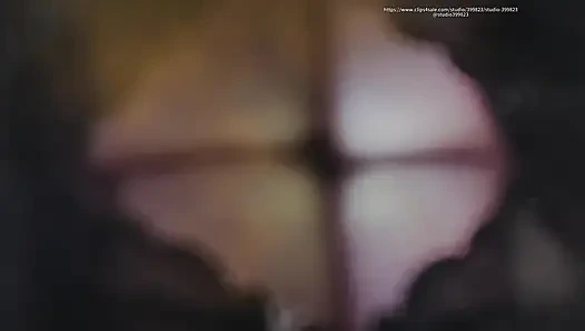 B034, schrumpfender mann zwischen zwei riesigen hintern, furz, dominanz mit dickem arsch eingeklebt