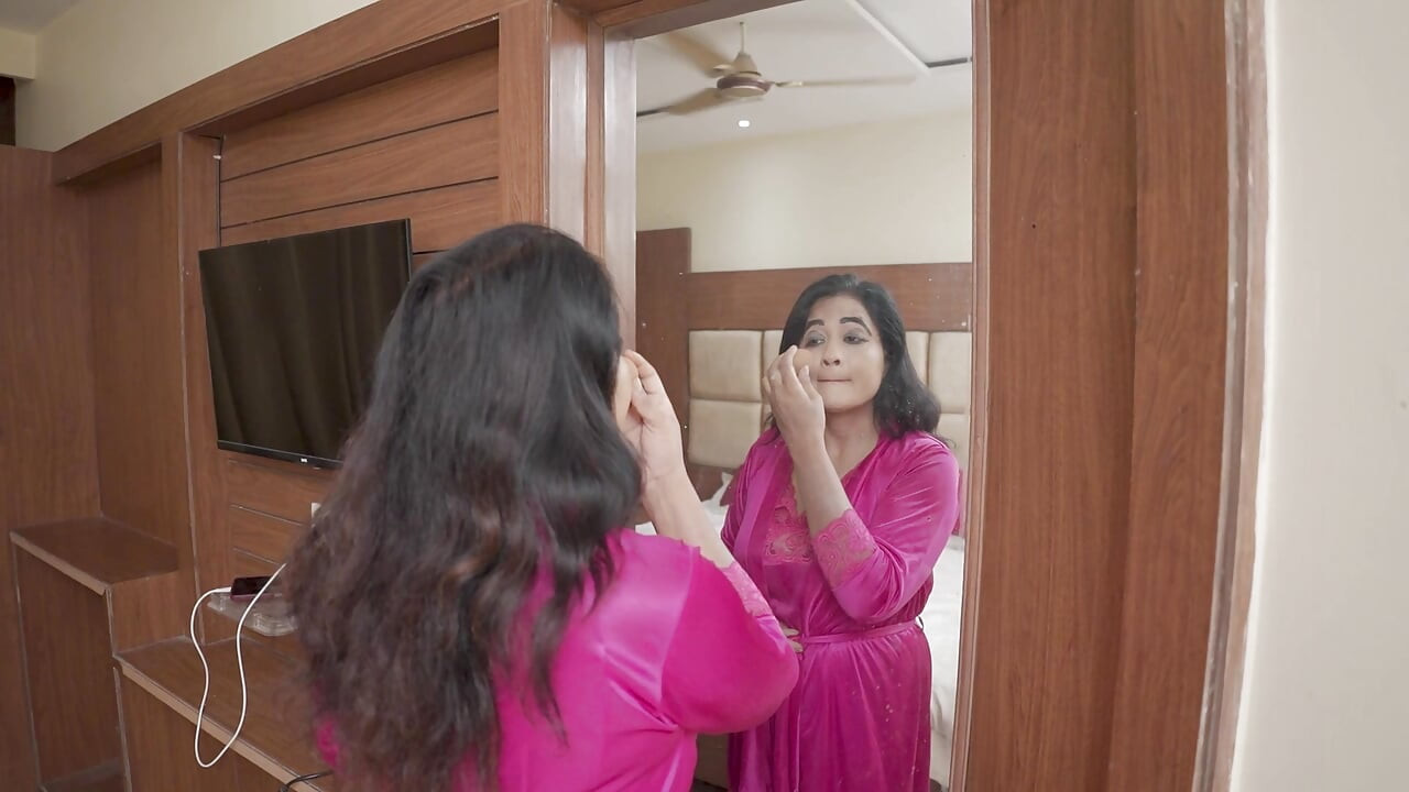 indian hot housewife ne apne maid ko seduced kiya or usk bde lund se chudwayi gaand hd audio