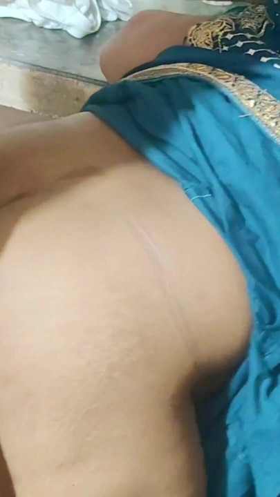 Un beau-père a déchiré la chatte de sa belle-fille | Clip 1