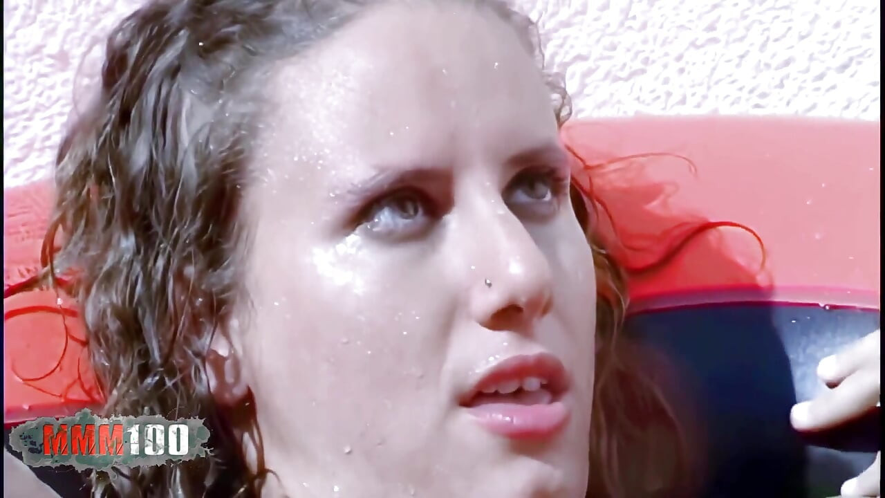 Anna, lijepa tinejdžerka Anna pleše i skida se