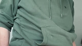 Terangsang dalam hoody