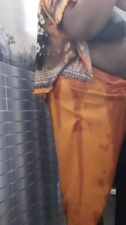 Desi babe enjoys a relaxing bath | Clip 1