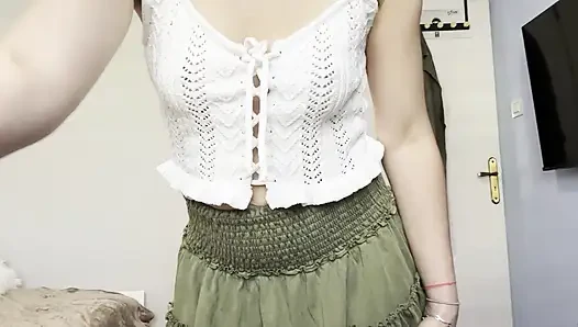 Vends-ta-culotte - seksi genç Fransız amatör senin için kamera önünde soyunuyor ve mastürbasyon yapıyor