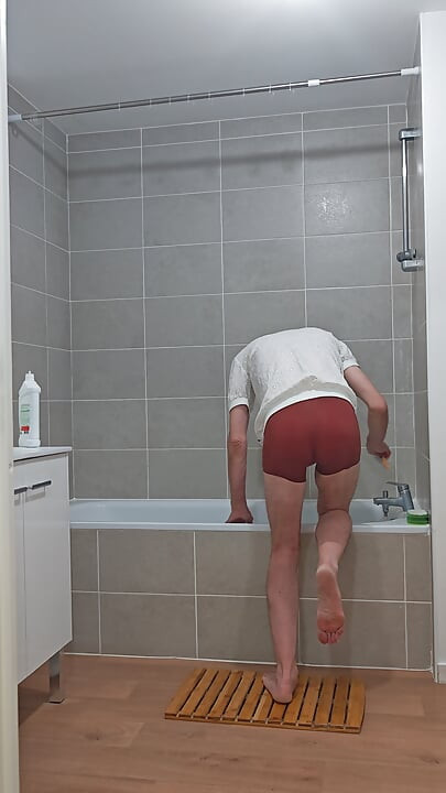 I'm cleaning my bathtub (episode 2)