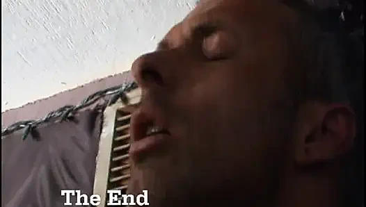 Cewek hot rambut jala mendominasi kontol cowok ini di seks threesome liar bdsm