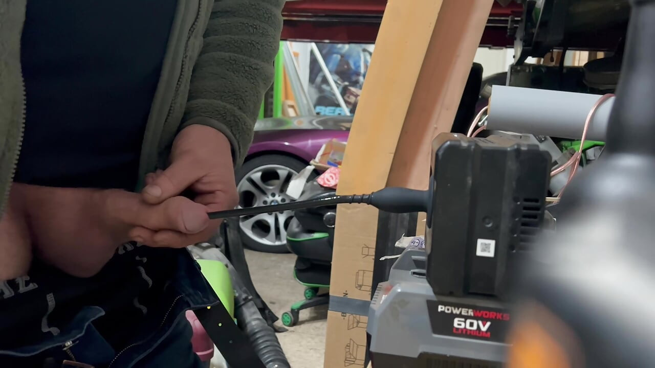 Estrema masturbazione in silicone vibrante da 30 cm in garage