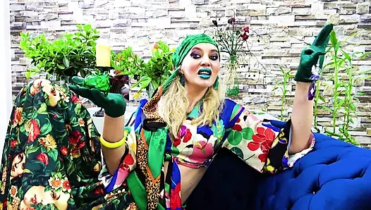 Kiss Poison Ivy 's Green Lips