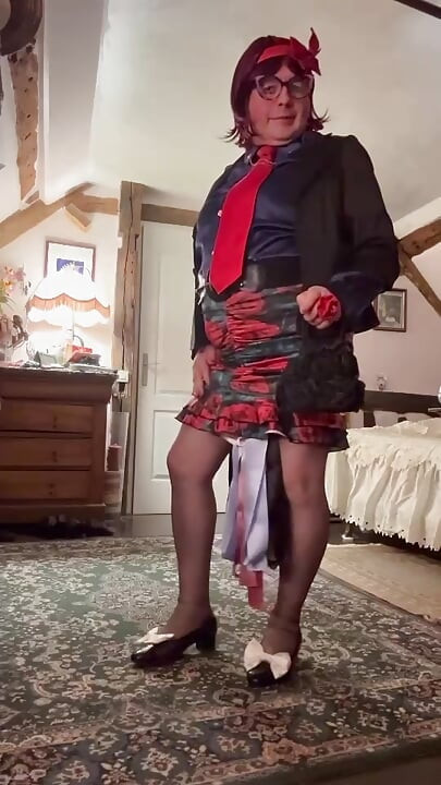 花柄のミニスカートを着て夜を過ごした