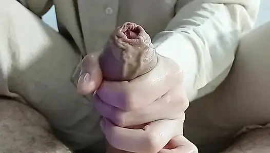Sekreter elinden geleni yapıyor ama yine de patronunun orgazmını mahvediyor.