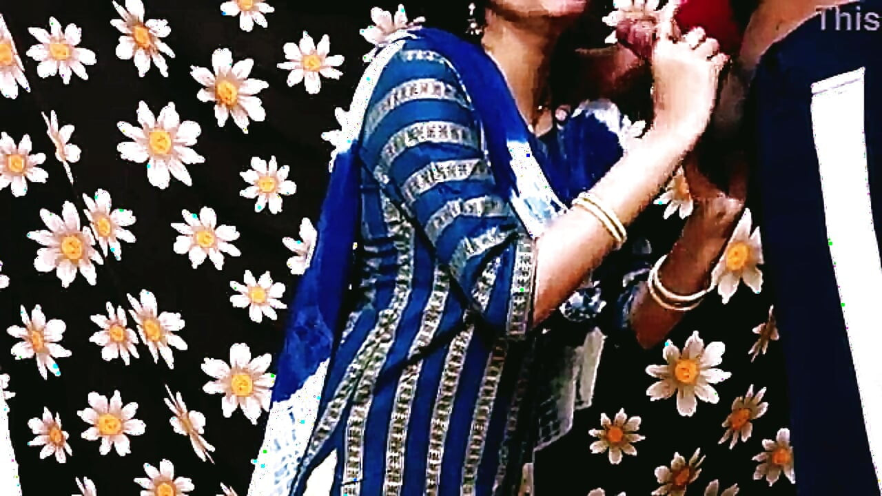 Watch Desi Bhabhi Ko Fierce Pella Sex Video. Brother-in-law gave a drink to the sister-in-law
