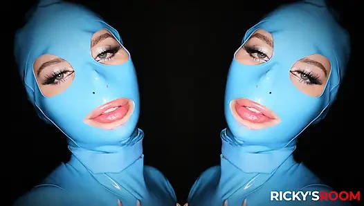 Ivy Lebelle ve Liz Jordan ıslak amcık lateks gösterisi