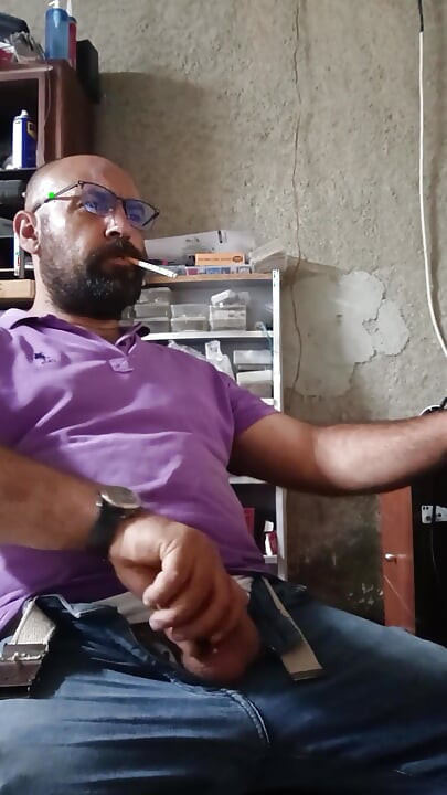 Master Bear Cums with a Cigarette in His Mouth
