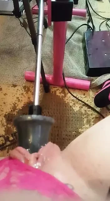 squirtqueen missnvus pussy squirts