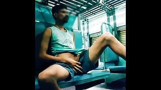 印度铁路列车 - 性感的裸体男人