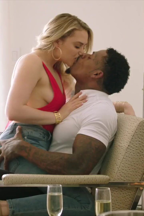 Blacked - Mia Malkova iki büyük zenci tarafından domine ediliyor