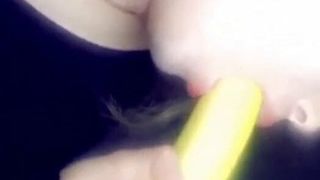 Sucer une bite (banane) - vraiment coquine