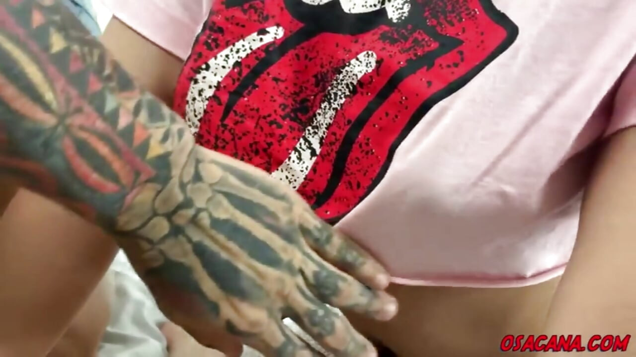 Sretnik jebe dvije vruće cure odjednom