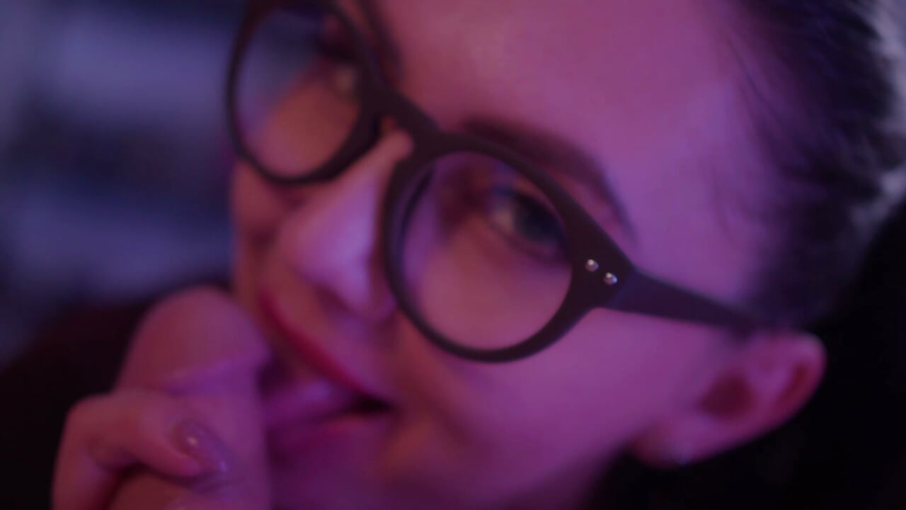 Huzzy Knocks to Her Paramour in the Ass
