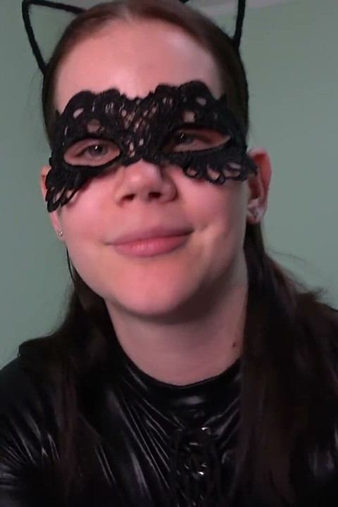 Catwoman Playing with a Mouse in POV