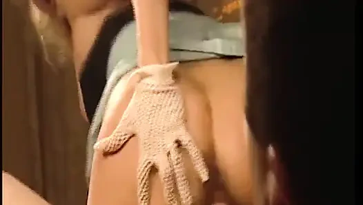 Balon götlü sarışın Alman ateşli anne klasik olarak büyük yarağa biniyor