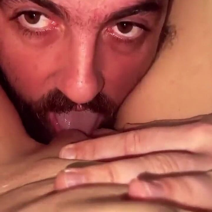 Yeee csaj, nyald meg a puncimat és spriccelj az arcodra