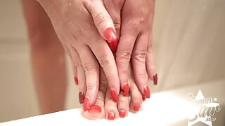 أتمنى أن يكون لديك عطلة نهاية أسبوع رائعة! أنا في فيغاس أصنع الكثير من المحتوى الساخن الجديد. لقد وجدت هذا الدش المثير في مكان ما في مجلد