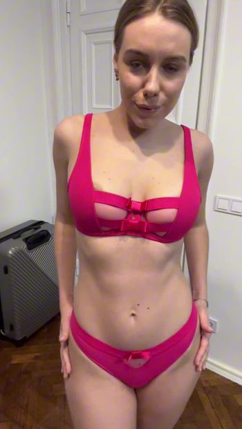 Tu aimes mes sous-vêtements roses ? 😉