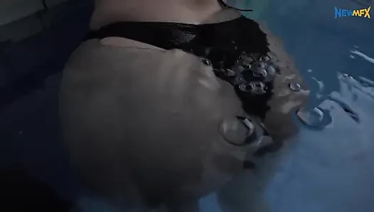 Knackarsch im pool