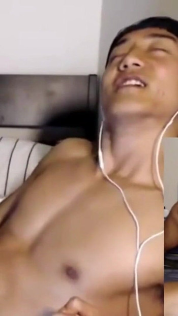来自“真正的同性恋twwink直播呻吟，下流话和吞精结局”的关键时刻