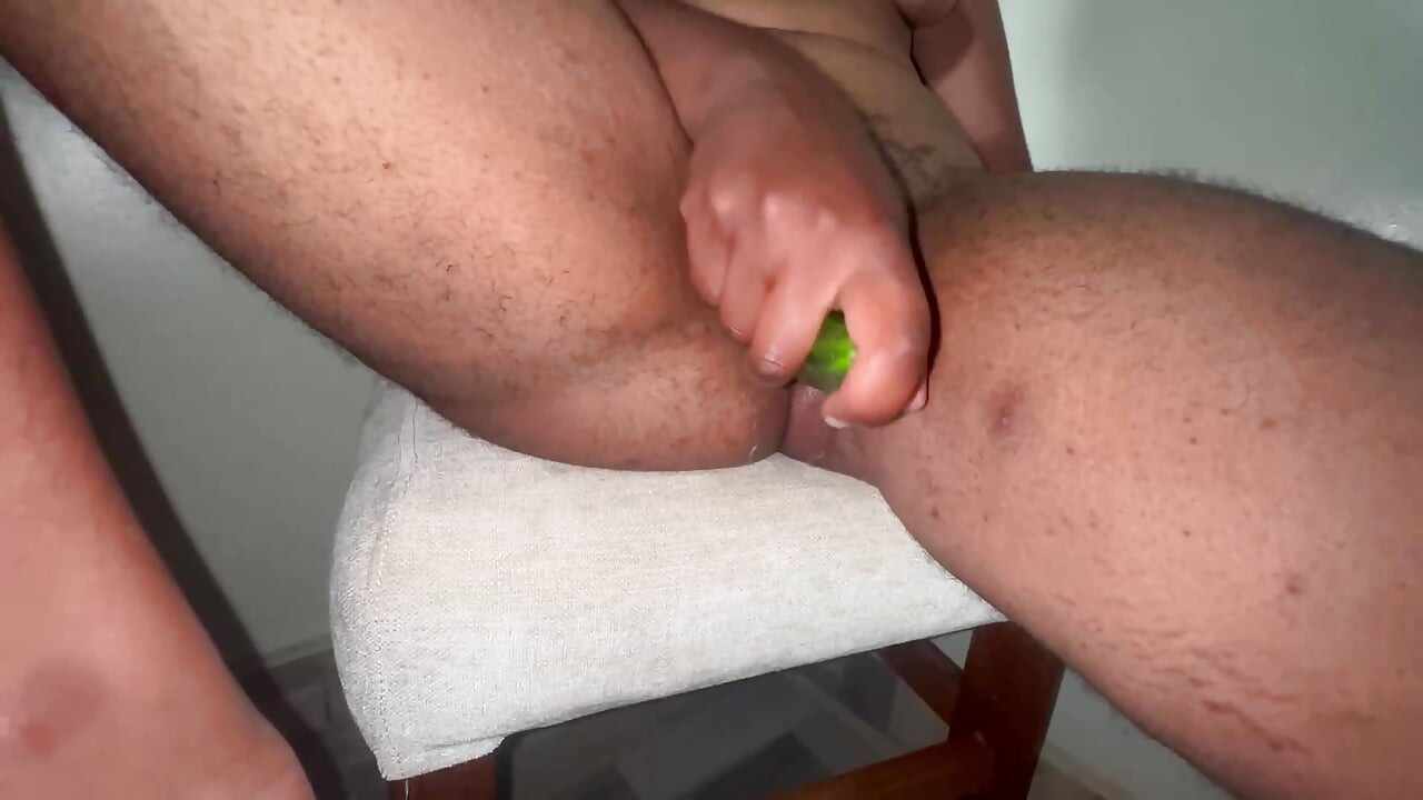 Every time my pussy  it’s calm,I put the cucumber. Congolese porn videos